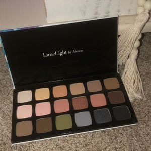 NIB! Limelight by Alcone 18 Palette Eye Shadows
